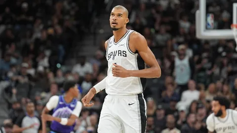 罗马再续辉煌，意大利杯三冠王之争，能否一鼓作气击败都灵？